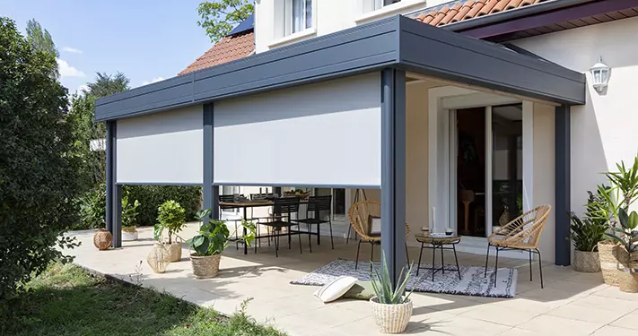 Transformer son extérieur grâce à une terrasse couverte - Vérandair