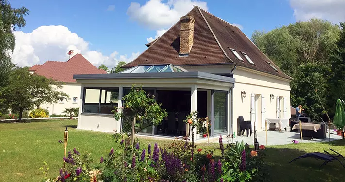 Installation d'une loggia dans une villa par Véranda des Alpes à Gap