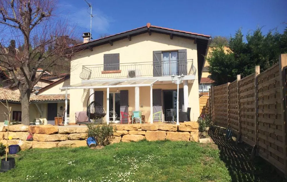 Une maison avant la pose d'une véranda aluminium