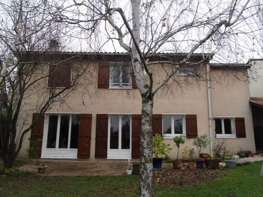 maison avant la pose d'une véranda bois à Saint-Genis-Laval