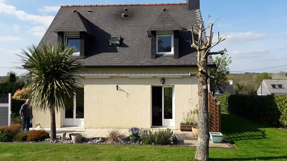 maison avant la pose d'une véranda bois alu dans le Finistère